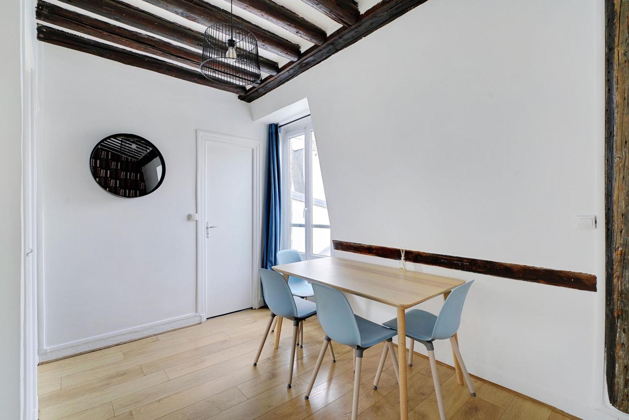 Apartment Parisian Charm In The Heart Of The Marais ! *