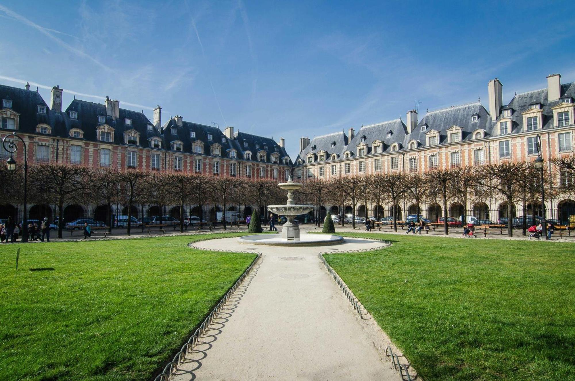 Parisian Charm In The Heart Of The Marais ! Paris